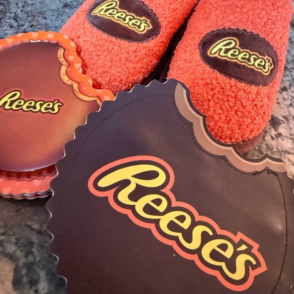 Youth Sz M 2/3 Cozy Orange Reese’s Slippers Fun Notebook and Bag